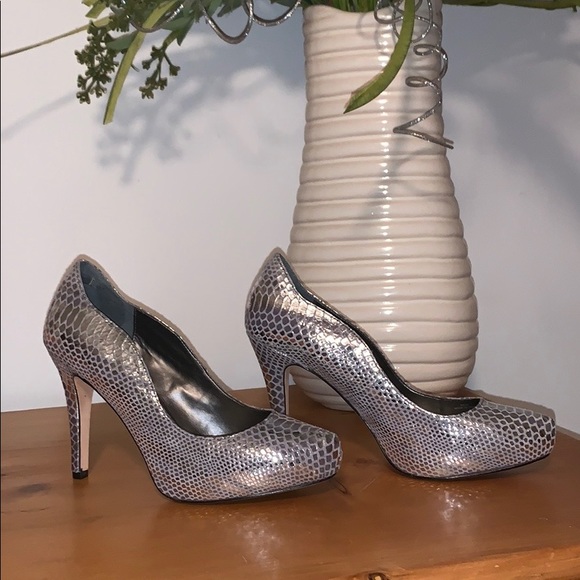 White House Black Market Heels - Picture 2 of 8